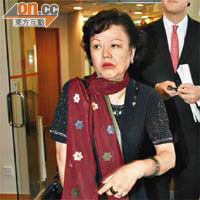 林兆鑫妻子陪伴丈夫出席聆訊，兩人前後腳離開，並不耐煩地叫記者不要拍照。