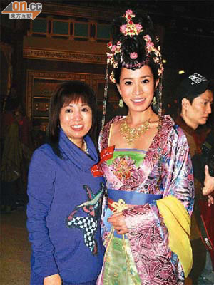 陳志雲被指在佘詩曼（右）拍攝《公主嫁到》時，要求監製梅小青（左）「度期」出席簽書會。
