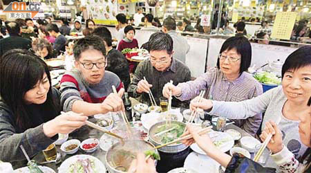 外國研究指，年輕人若多與家人共膳，可減飲食失調情況。