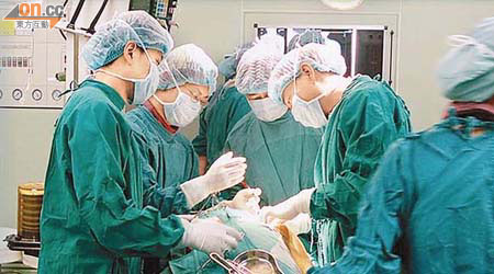 人工受孕植入胚胎手術近年在亞洲漸見普及。	（互聯網）