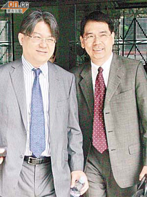 陳永孫（右）的代表大律師林國輝（左），提交八十五封品格證人信件。