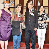 最後一任立法局主席黃宏發（右二）與立法會秘書長吳文華（左一）和前任秘書長李麗娟（右一）、余黎青萍難得碰頭。