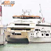 發生故障的「天龍號」雙體船，去年首航日曾意外撞碼頭損毀。