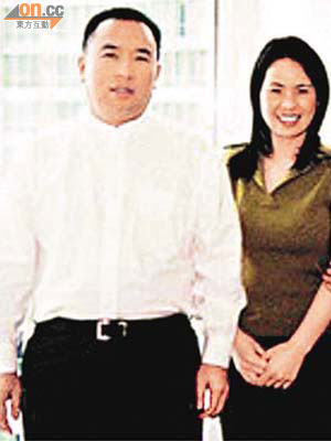 賴昌星九九年與妻子曾明娜合照。	（資料圖片）