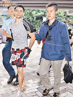身形健碩的涉案泰拳教練被警員拘捕。	（馬竟峯攝）