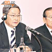 林振國（左）稱來年台灣總統選舉不論結果如何，都不會影響台港關係發展。	（胡耀威攝）