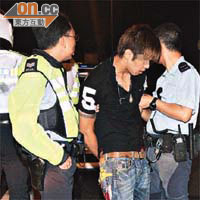 涉案司機遭警員拘捕，帶署調查。