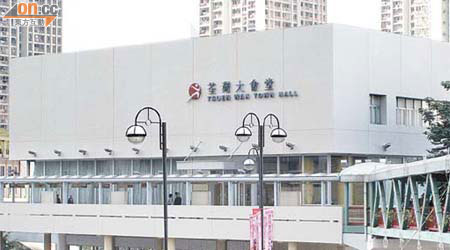 有市民早前在荃灣大會堂欣賞文娛節目期間發現有男子誤闖女廁。