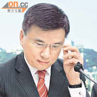財經事務及庫務局局長陳家強討論派錢安排時，已惹來不少爭拗。
