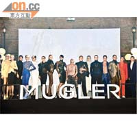 模特兒演繹MUGLER新裝，一貫誇張結構式剪裁，型爆全場。