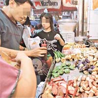 市民宜避免大量進食煎炸食物，預防患大腸癌。（資料圖片）