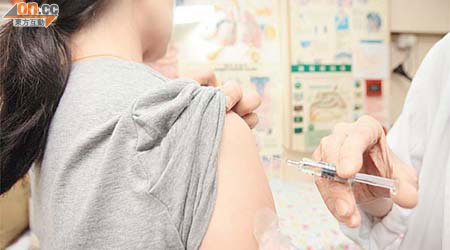 合資格市民可於九月廿六日起，獲資助到私家診所打流感針。	（麥潤田攝）