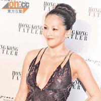 最奔放<BR>社交名人戴尚安女友Tina Leung，穿起deep V長裙，流露豪邁奔放。