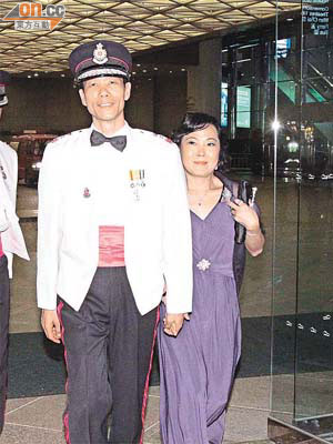 盧振雄昨晚偕妻抵達會展，出席為其舉行的退休晚宴。
