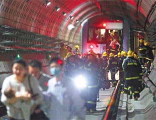 上海地鐵追撞271傷
