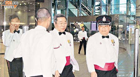 陳楚鑫（右二）前晚出席消防長官晚宴。	（資料圖片）