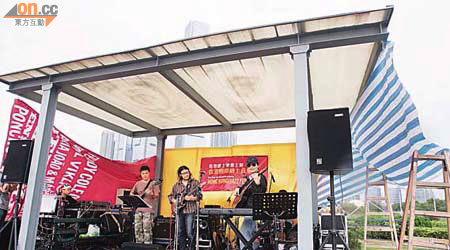 香港國際爵士音樂節昨第二日舉行，本地樂隊仍需於涼亭表演。