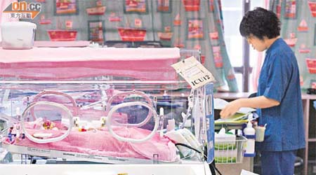 內地孕婦湧港產子，令公院初生嬰兒深切治療部飽受壓力，今年首三個月入住率超越百分百。