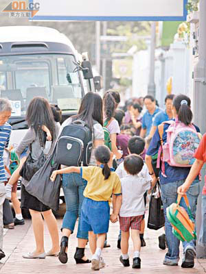 媽媽們關注子女學習之餘，也要學懂放鬆心情，以免壓力「爆煲」。