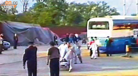 三名港人日前在北京旅遊時被溜前的旅遊巴輾斃。