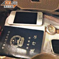 趙小姐的手袋內載有大量現金、手機及個人證件。