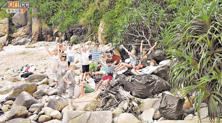 香港國際海灘清潔比賽每年召集義工為本港海灘「洗邋遢」。 