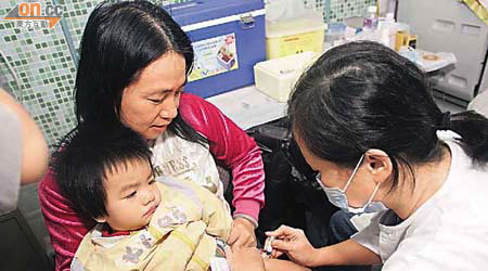 距離流感高峰期尚有兩個月，防護中心呼籲高危群組盡快接種疫苗。