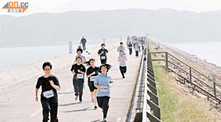 大美督船灣淡水湖水壩過往亦曾經舉辦跑步比賽。