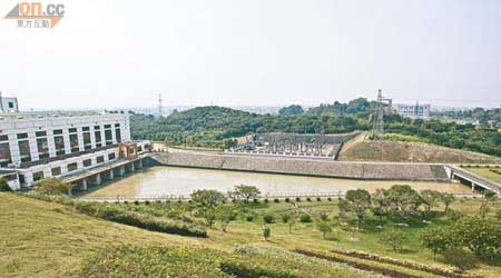 就東江水供水達成新一份協議，有立法會議員質疑港府「肉隨砧板上」。