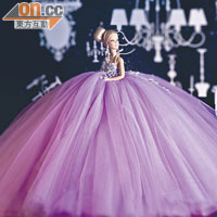郭培為Barbie訂製出十二套高級時裝，延續美麗童話。