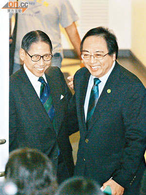 梁智鴻（左）及徐立之結伴出席記者會，強調雙方工作上並無分歧。（陸智豪攝）