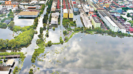 在泰國生產的電腦零件因工業區被洪水淹沒而缺貨。