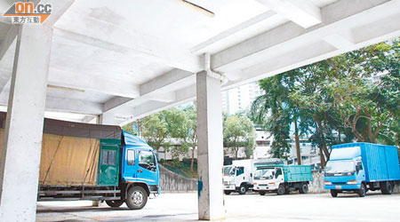 慈雲山慈樂邨一期停車場部分照明設施被指損壞多時，仍未維修。