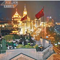 上海酒吧區吸大批外國遊客及駐當地的外資企業職員。