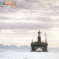 石油公司早前在北極的第一大島格陵蘭的海面探油，引起環保界關注。