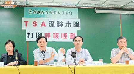 馮偉華(右二)批評改為隔年考TSA是「唔湯唔水」，無助紓緩學生考試壓力。（馮淑環攝）