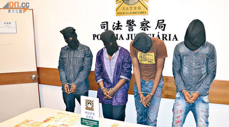 四名非洲裔男子涉嫌在澳門賭場出千被捕。