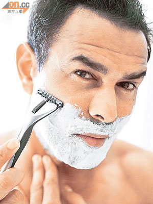 剃鬚時受傷可能感染惡菌，體弱者要小心。（資料圖片）