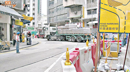大貨車違規駛入李陞街，警方竟指並無發現。