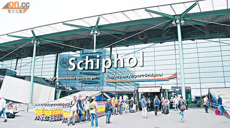 一名港人涉運人蛇在荷蘭的斯希普霍爾機場被捕。
