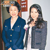 婦女事務委員會主席高靜芝（左）都有聽課程，林玉茵（右）親自招呼。（嚴少阡攝）