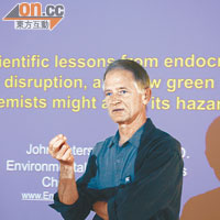 Myers研究環境激素多年，月前來港演講，分享最新科學研究。（關萬亨攝）