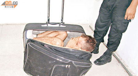 墨西哥男囚犯施展「軟骨功」匿藏在行李箱，以便女友將他偷運出獄，但二人最終雙雙被捕。