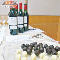 香港管理專業協會以本地製造嘅朱古力配法國紅酒，別有一番滋味。