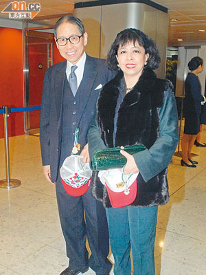 梁智鴻（左）被太太逼放聖誕假，一齊去斯里蘭卡旅行。（溫國佳攝）