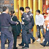 警員事後在現場調查。