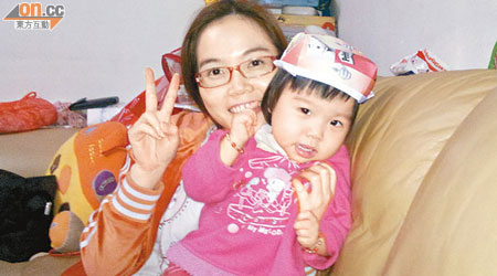 現已兩歲的茵茵不時以「招牌笑臉」迎人，蔡太感謝善長慷慨施援令女兒重生。