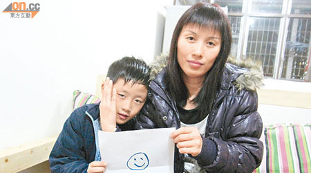 庚太與八歲兒子灝霖親自撰寫心意卡向善長致謝。