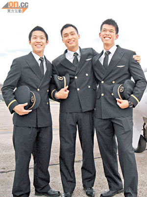 （左起）Alex、Michael及Sean由讀大學結緣至一起完成機師訓練，三人形容如發一場美夢。