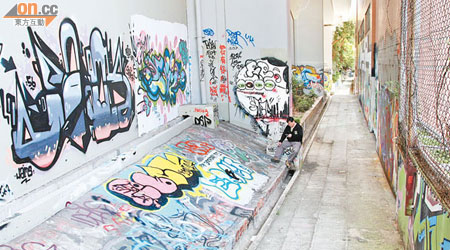聯運街後巷連綿五百米均滿布塗鴉壁畫。